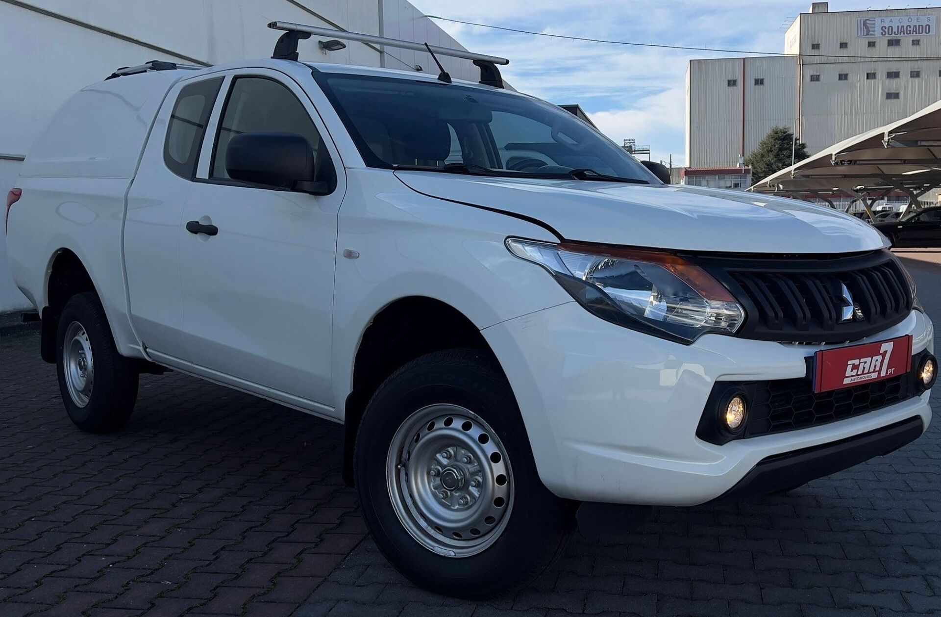 MITSUBISHI L 200 2.4 DI-D CD Invite 4WD