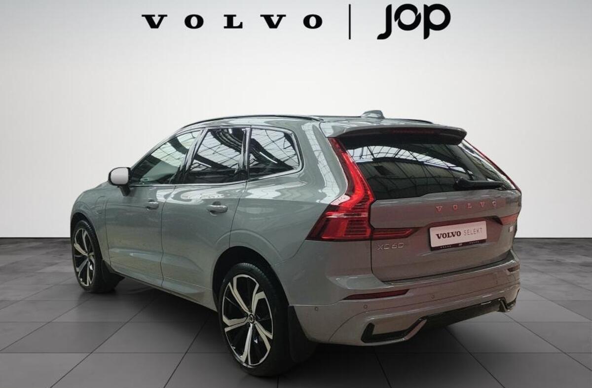VOLVO XC60 2.0 T6 PHEV Plus Dark AWD
