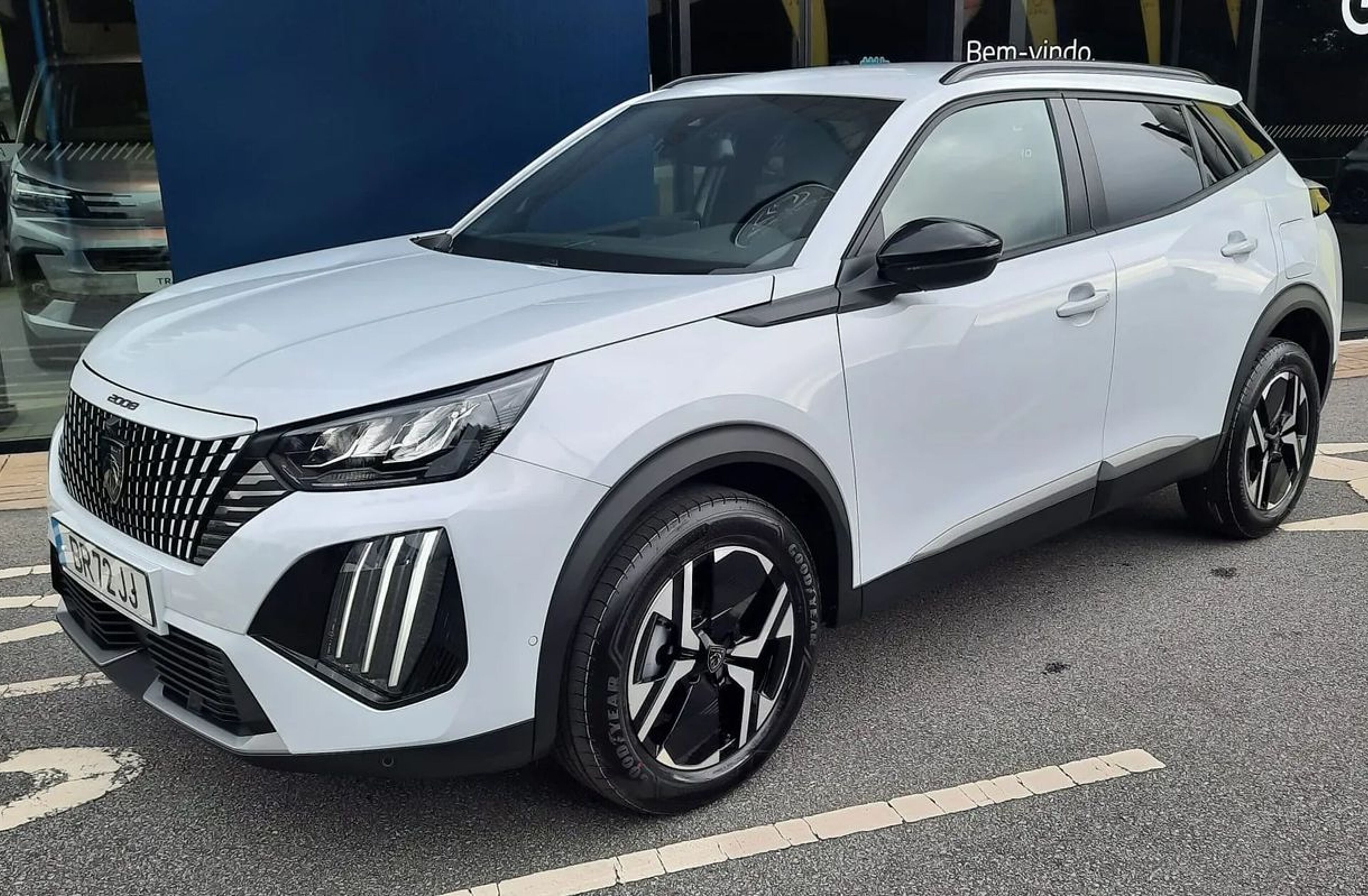 PEUGEOT 2008 1.2 PureTech Allure