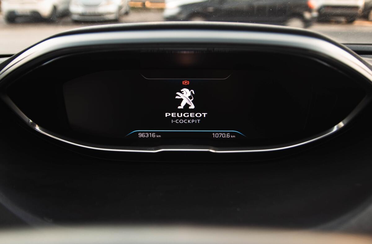 PEUGEOT 3008 1.5 BlueHDi Allure