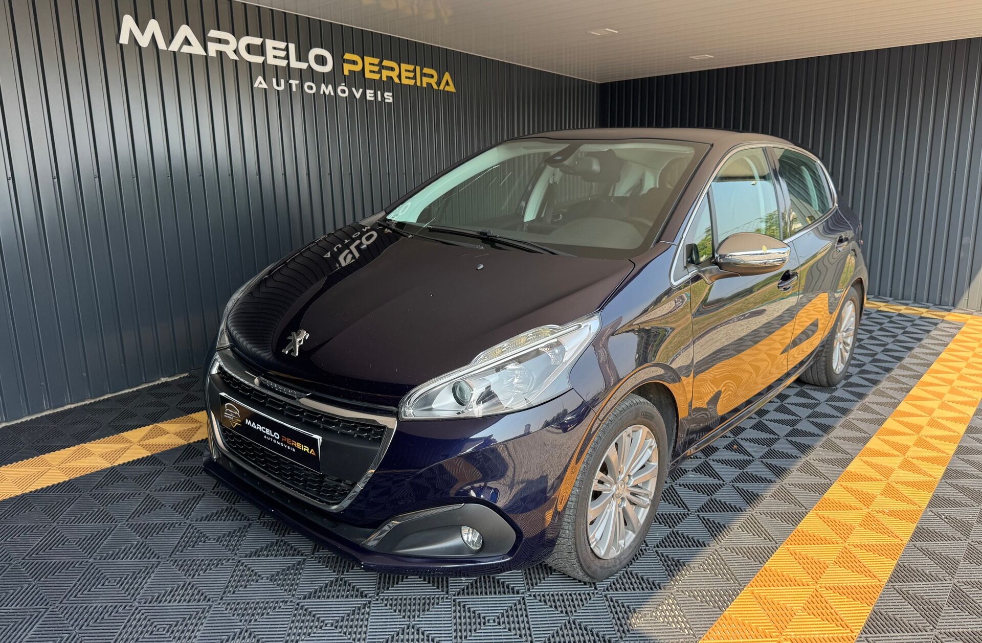 PEUGEOT 208 1.2 PureTech Allure EAT6