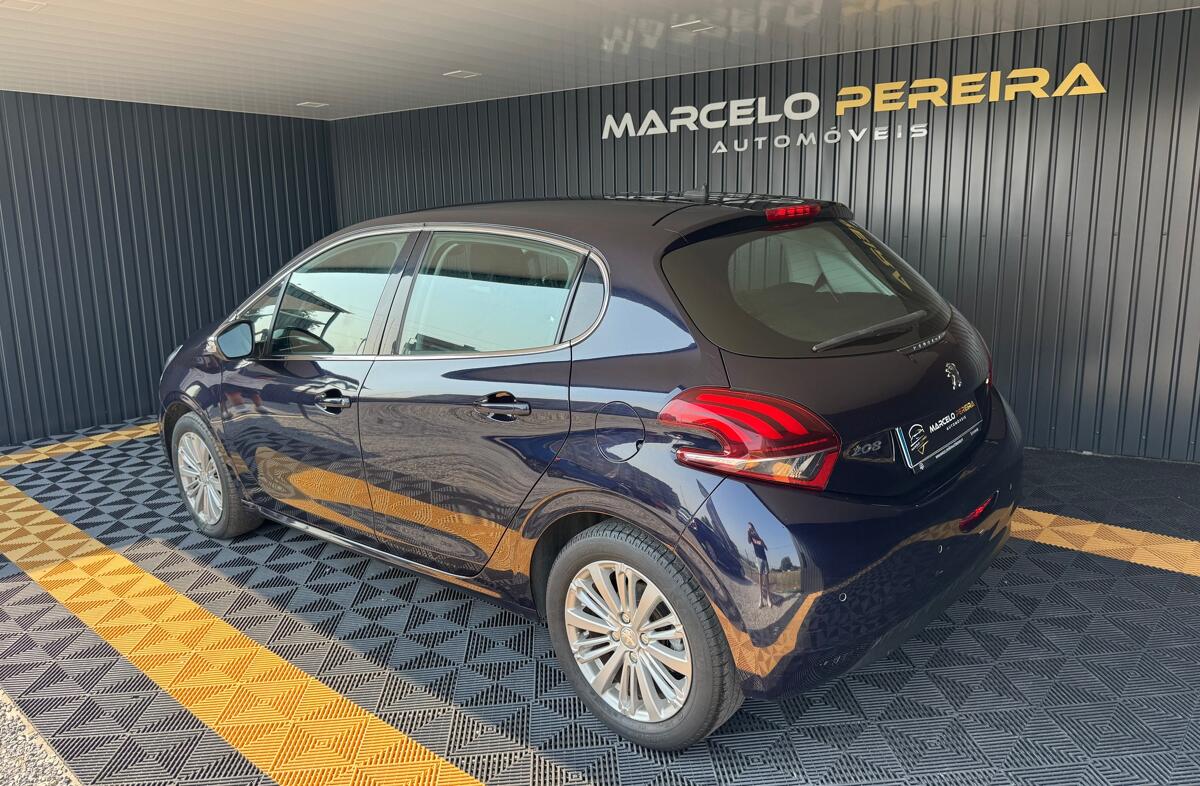 PEUGEOT 208 1.2 PureTech Allure EAT6