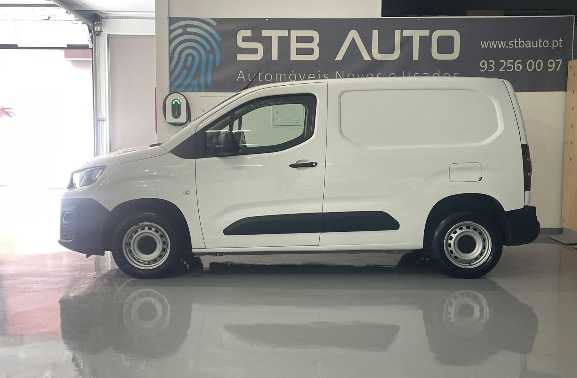 PEUGEOT Partner 1.5 BlueHDi Pro Standard