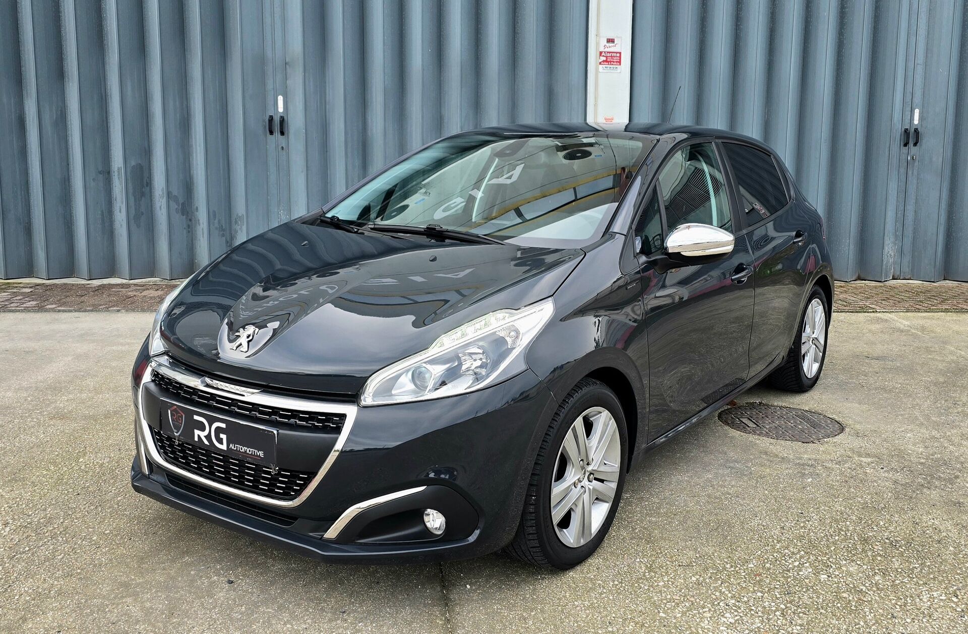 PEUGEOT 208 1.2 PureTech Signature