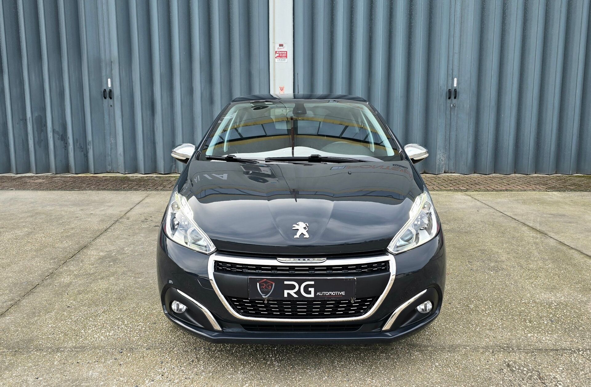 PEUGEOT 208 1.2 PureTech Signature