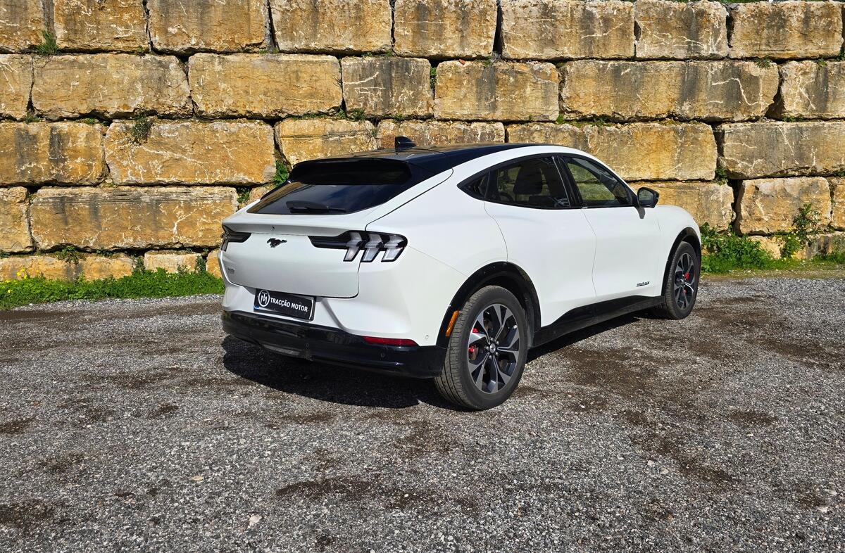 FORD Mustang Mach-E Alargada