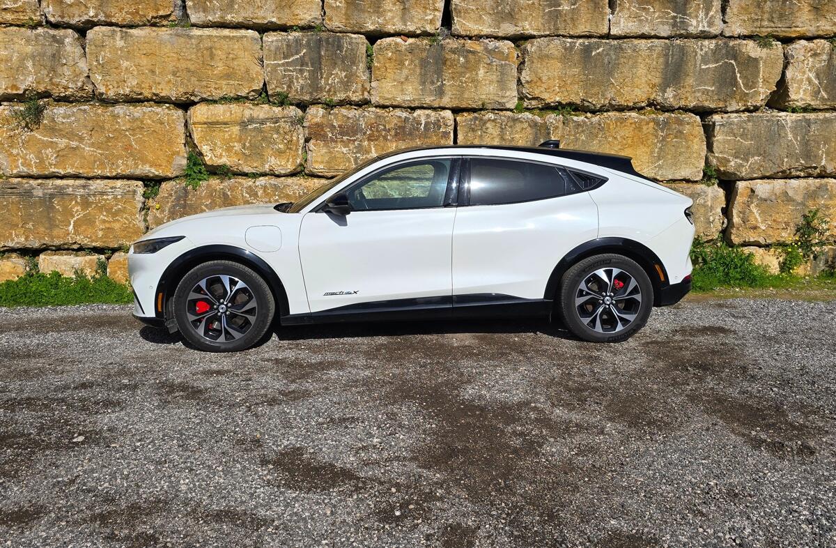 FORD Mustang Mach-E Alargada