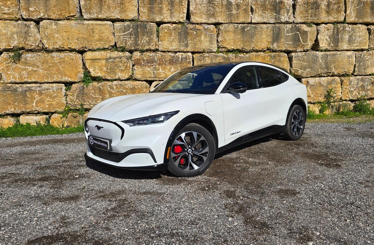 FORD Mustang Mach-E Alargada