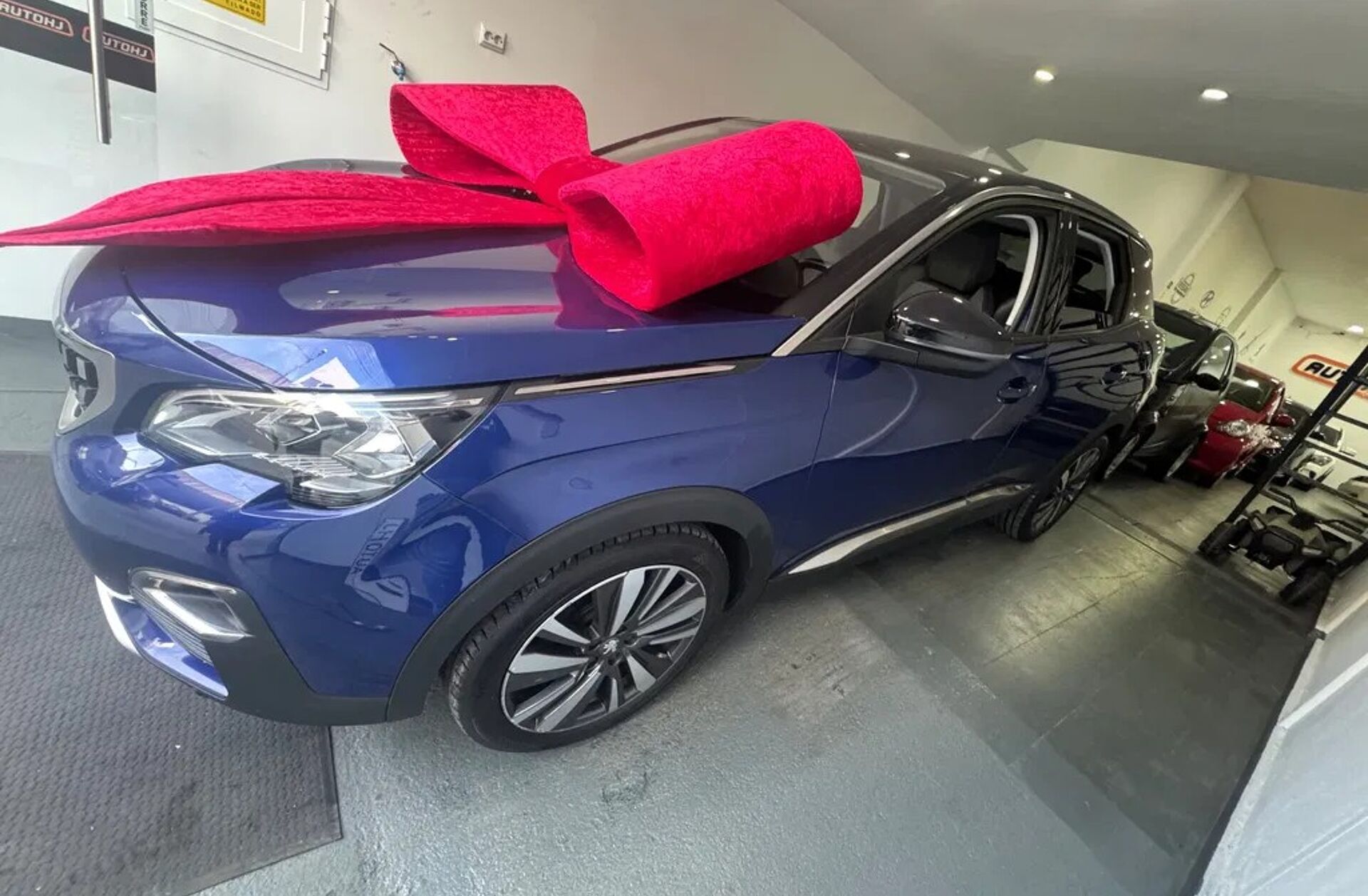 PEUGEOT 3008 1.2 PureTech Allure
