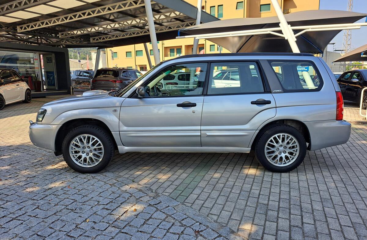 SUBARU Forester 2.0