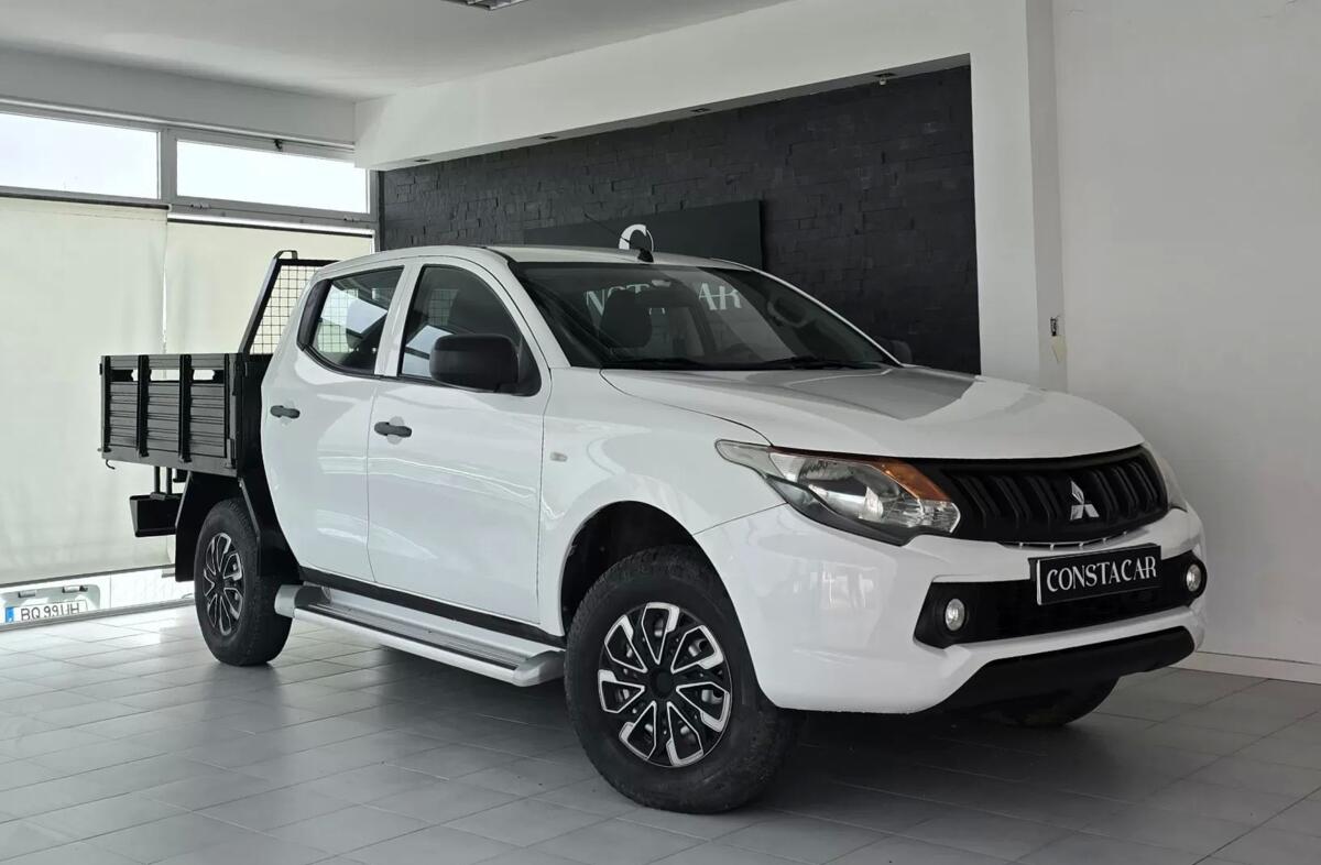 MITSUBISHI L 200 2.4 DI-D CD Invite 4WD