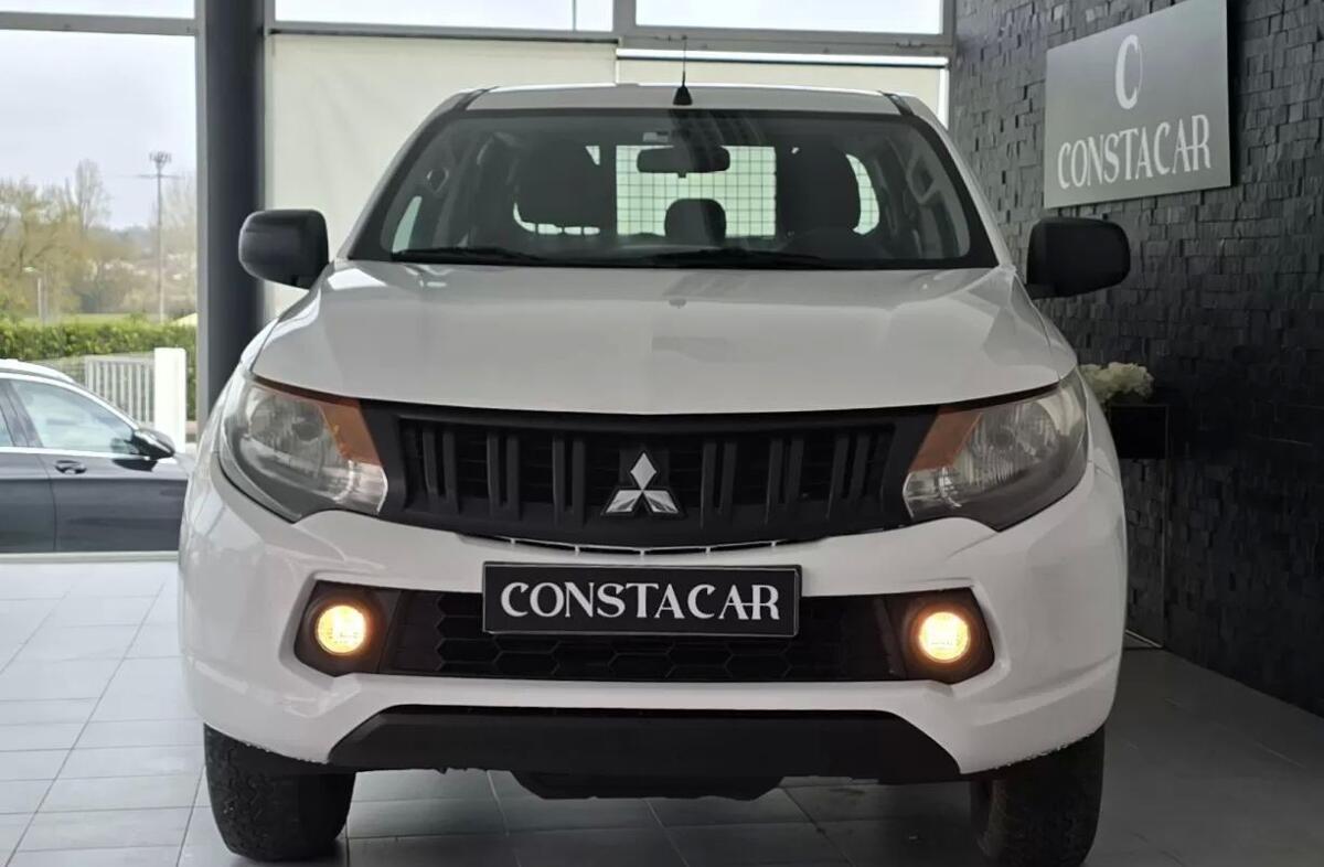 MITSUBISHI L 200 2.4 DI-D CD Invite 4WD