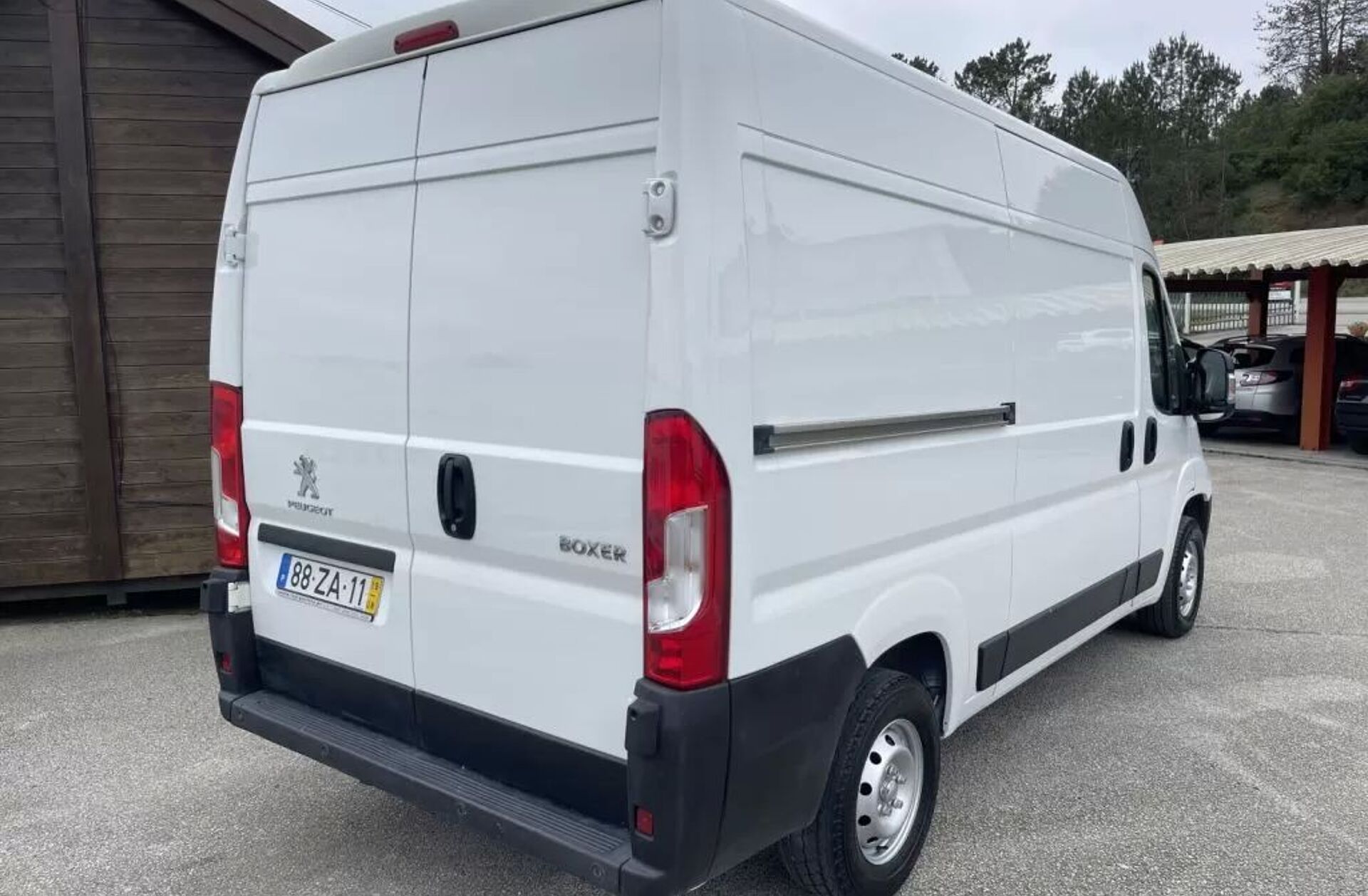 PEUGEOT Boxer 2.0 BlueHDi 335 L2H2 Premium