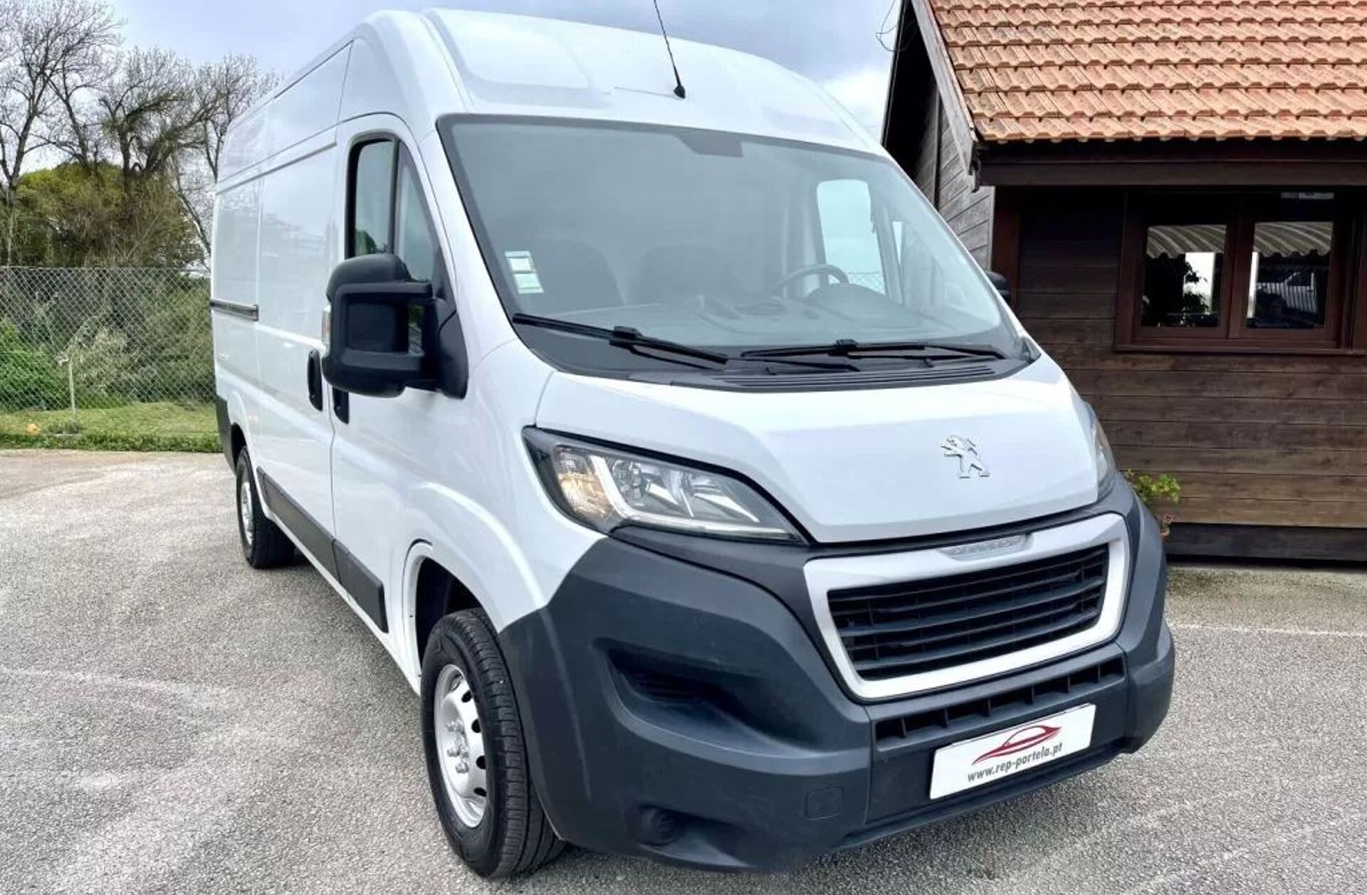 PEUGEOT Boxer 2.0 BlueHDi 335 L2H2 Premium