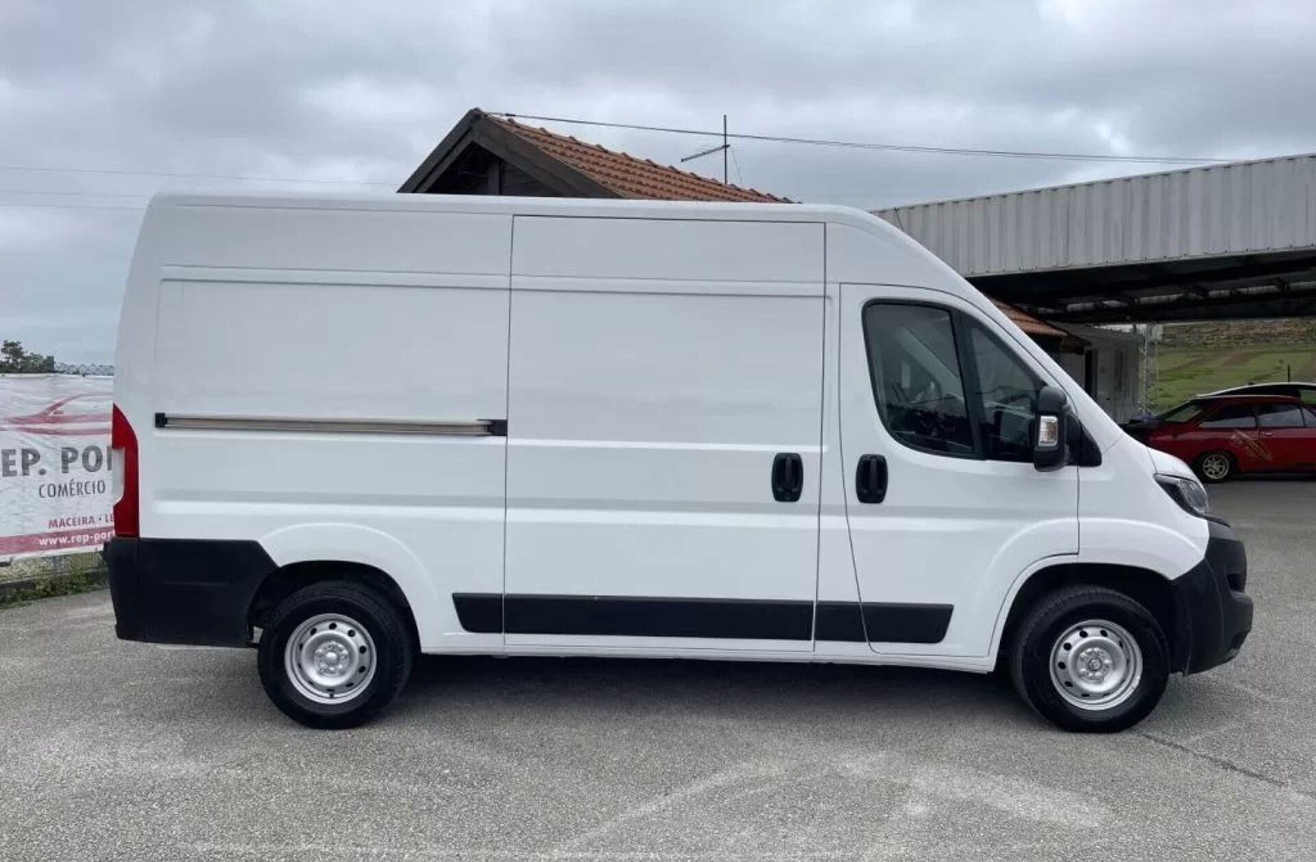 PEUGEOT Boxer 2.0 BlueHDi 335 L2H2 Premium