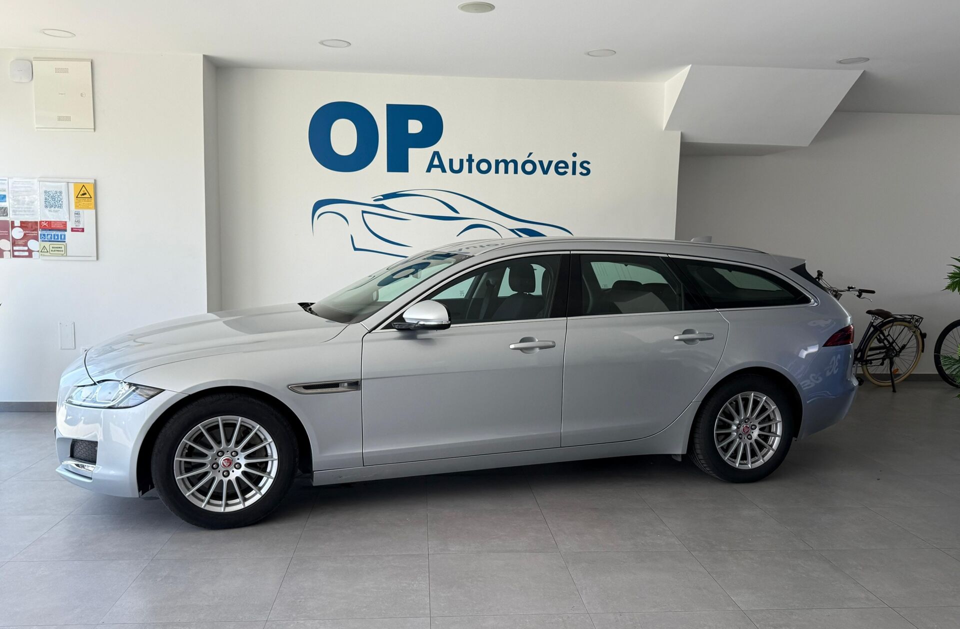 JAGUAR XF 2.0 D Pure Aut.