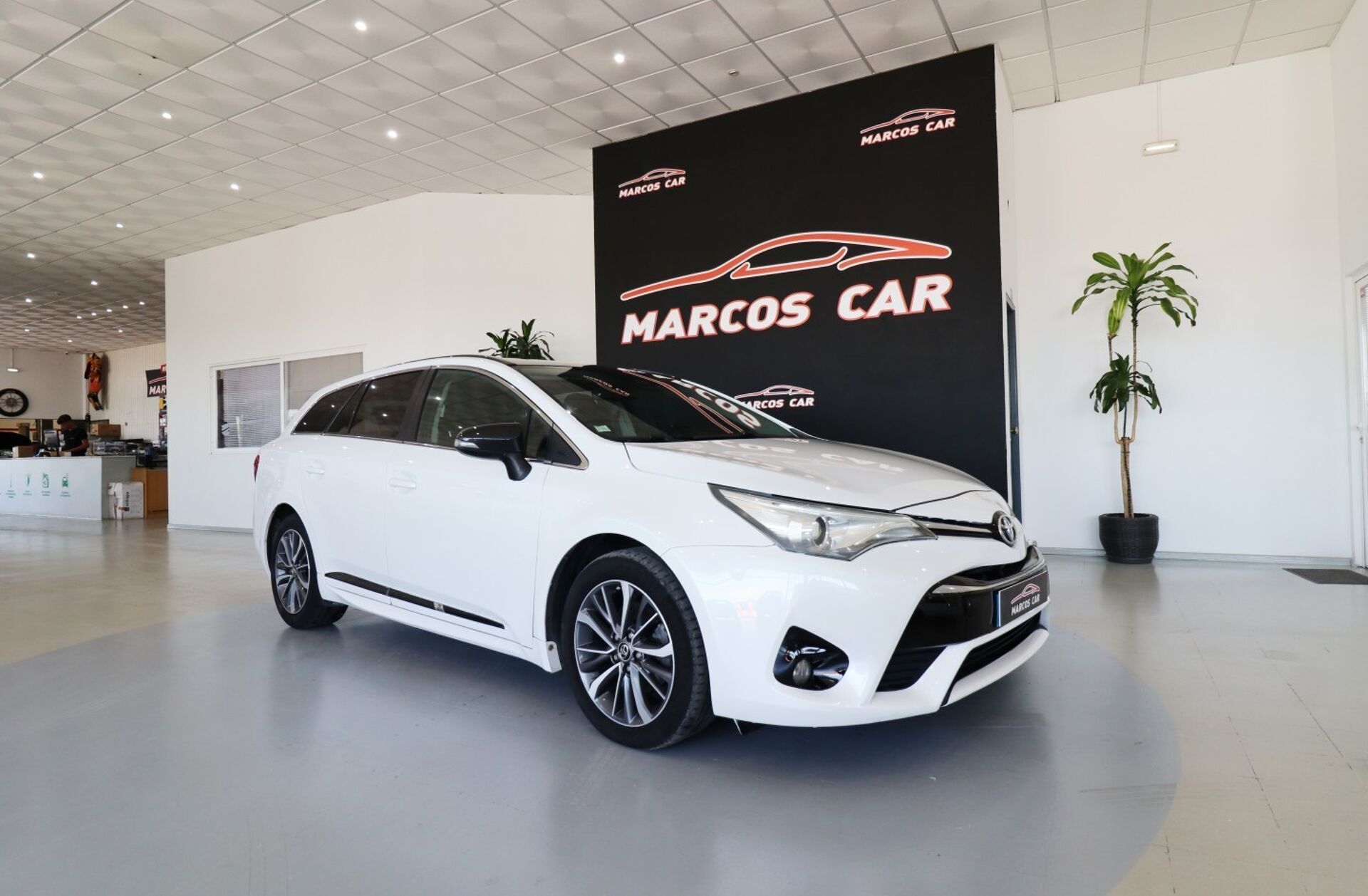 TOYOTA Avensis 1.6 D-4D Exclusive+GPS