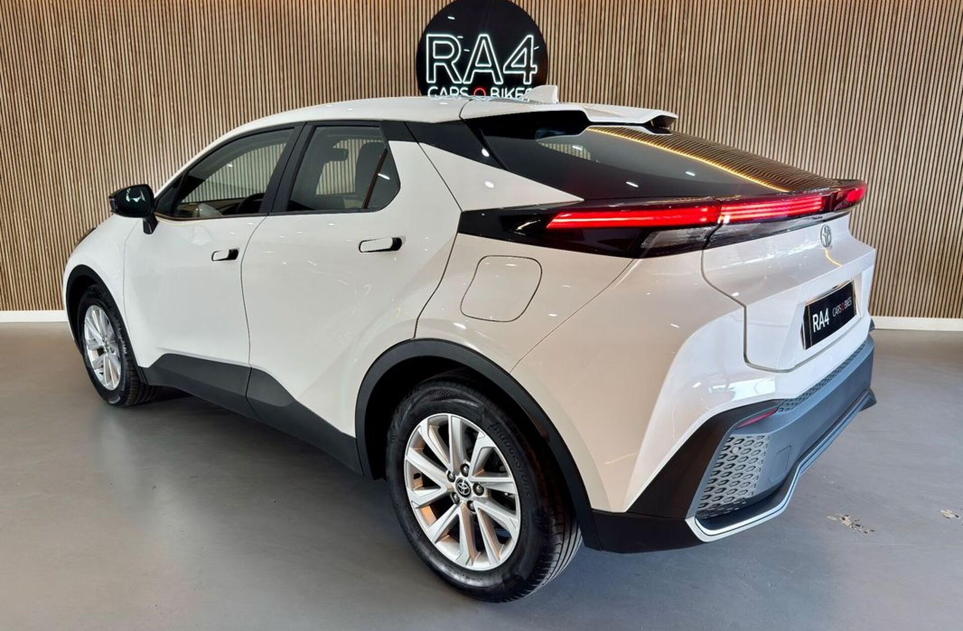 TOYOTA C-HR 1.8 Hybrid Exclusive