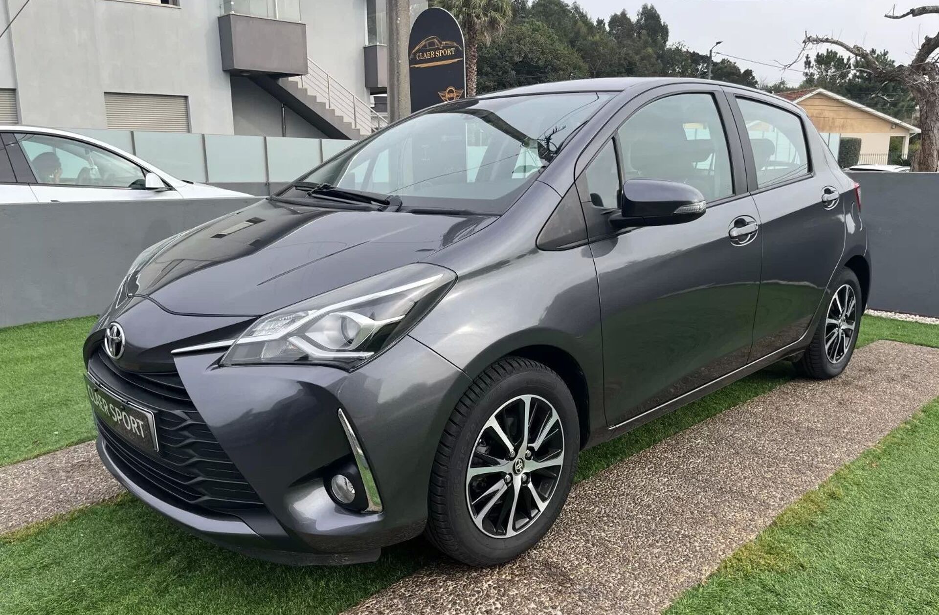TOYOTA Yaris 1.0 VVT-i Exclusive