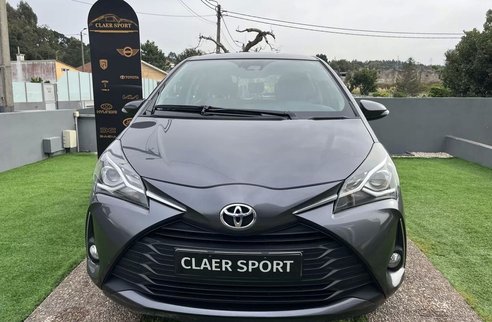 TOYOTA Yaris 1.0 VVT-i Exclusive