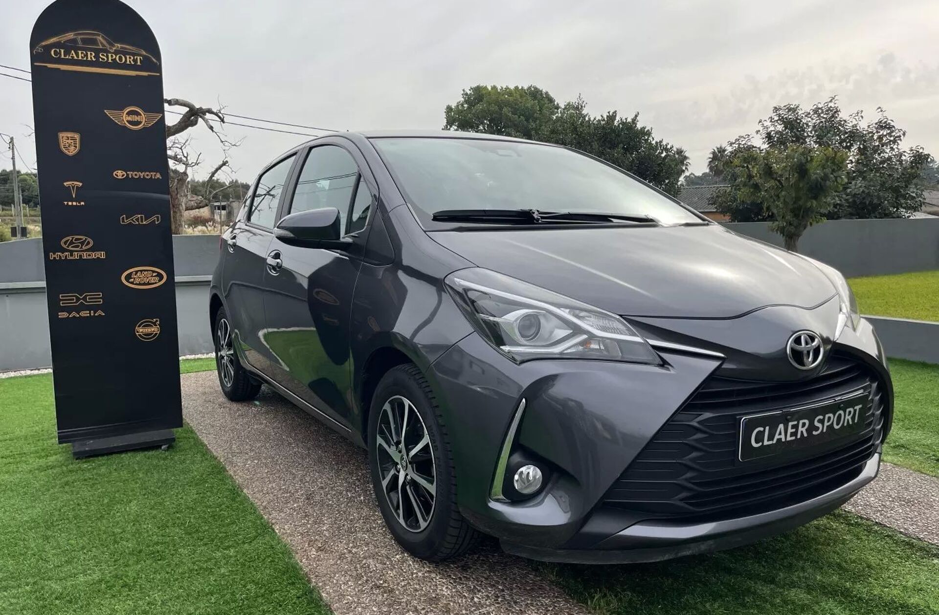 TOYOTA Yaris 1.0 VVT-i Exclusive