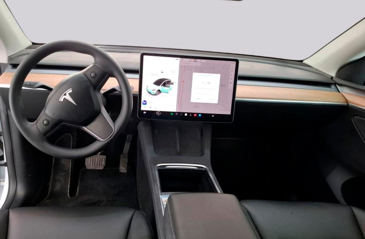 TESLA Model Y RWD