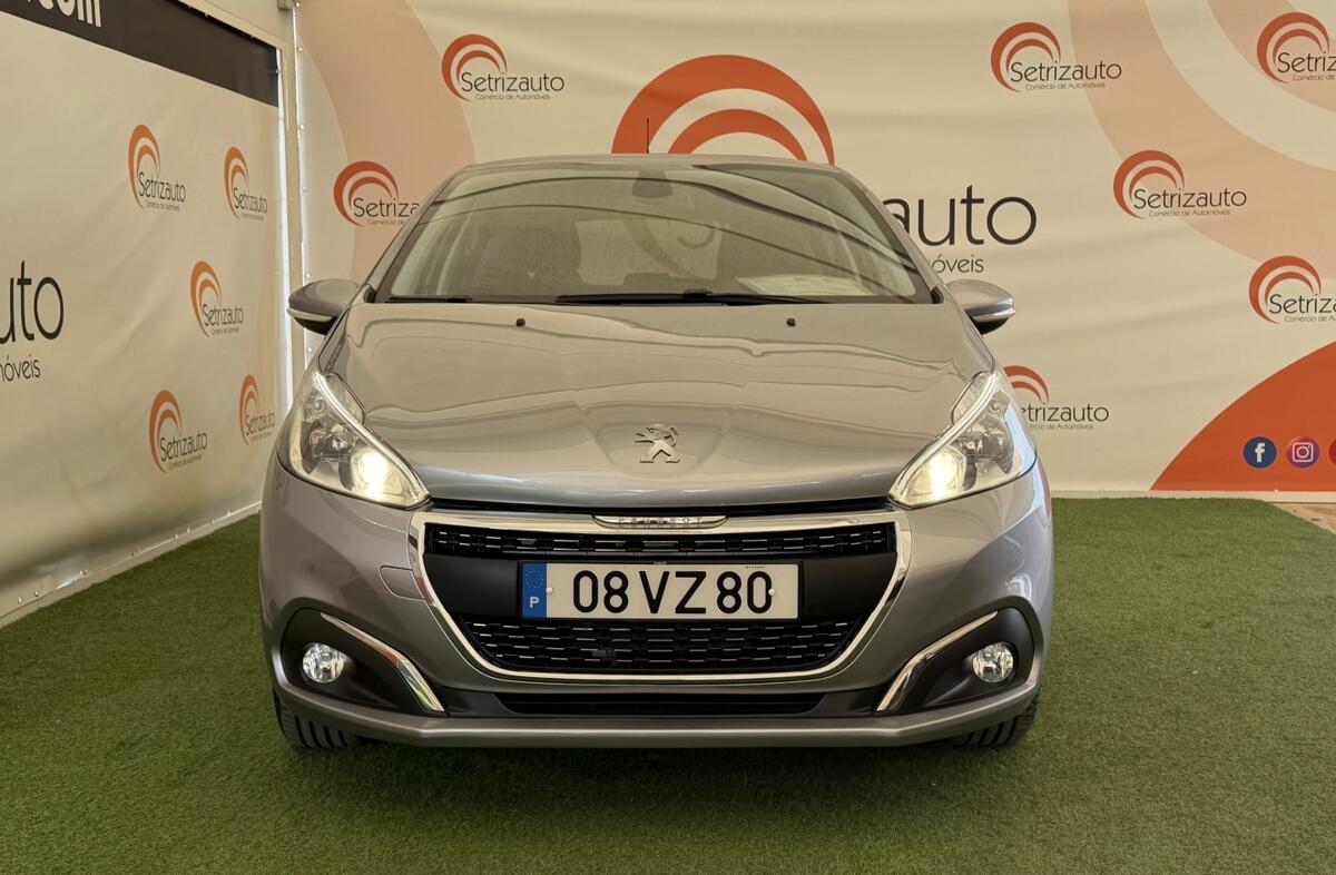 PEUGEOT 208 1.2 PureTech Signature