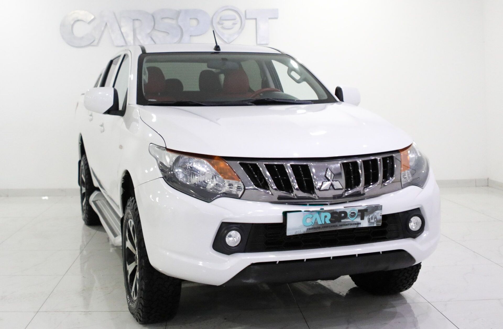 MITSUBISHI L 200 2.4 DI-D CD Invite 4WD