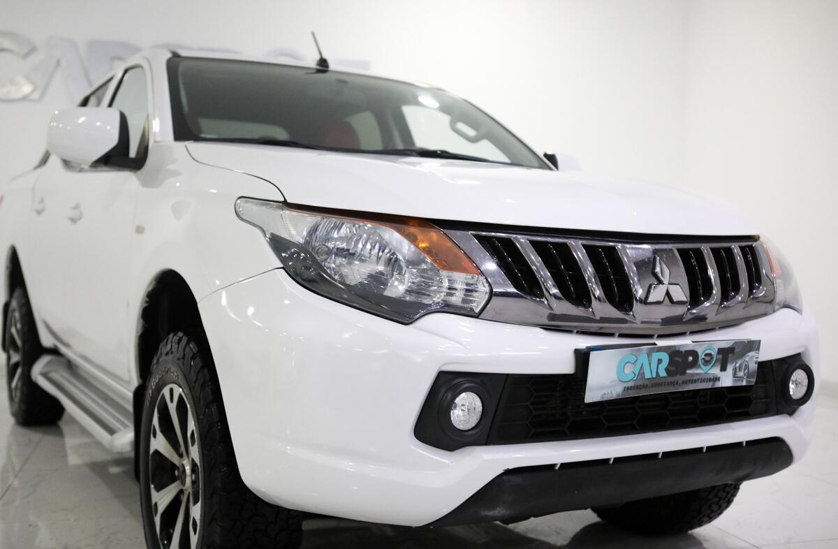 MITSUBISHI L 200 2.4 DI-D CD Invite 4WD