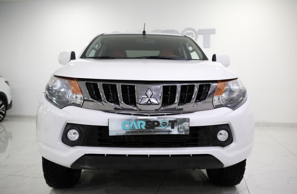 MITSUBISHI L 200 2.4 DI-D CD Invite 4WD