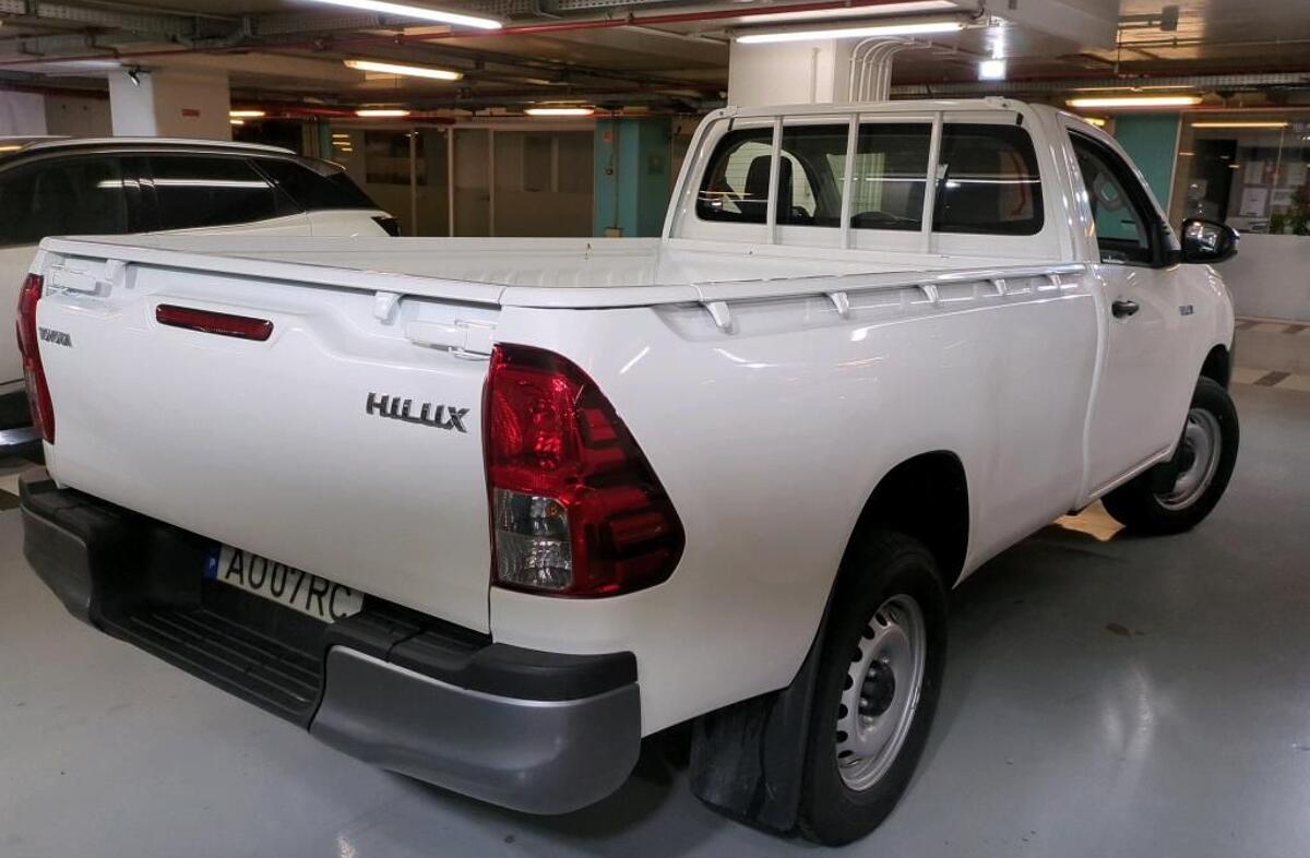 TOYOTA Hilux 2.4 D-4D 2WD CE CM
