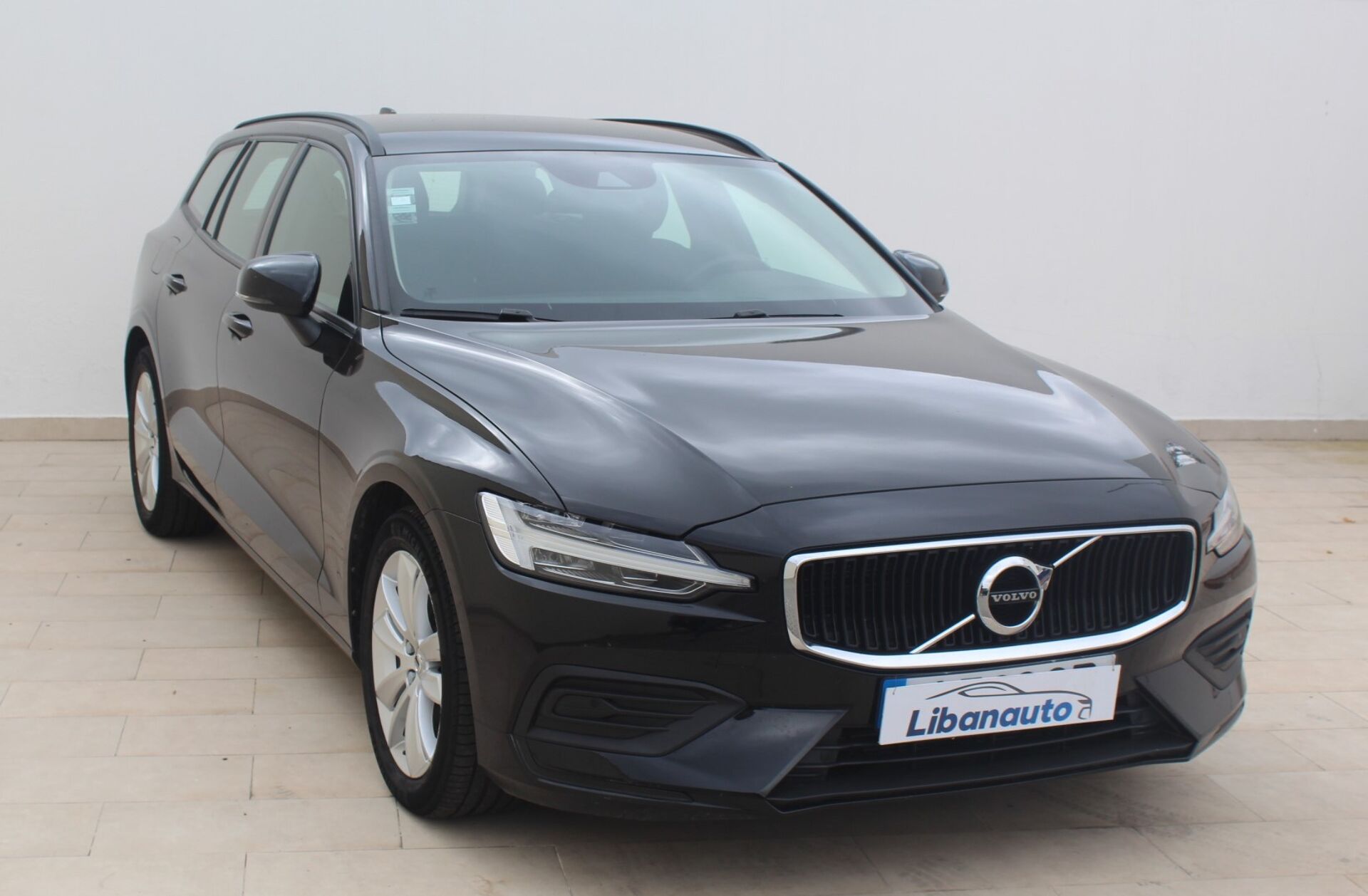 VOLVO V60 HIBRYD/DIESEL MOMENTUM