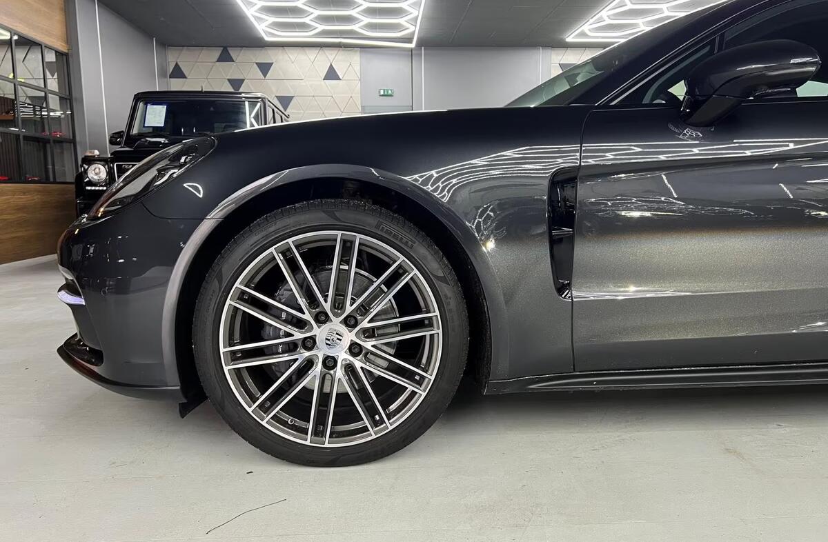 PORSCHE Panamera Turbo