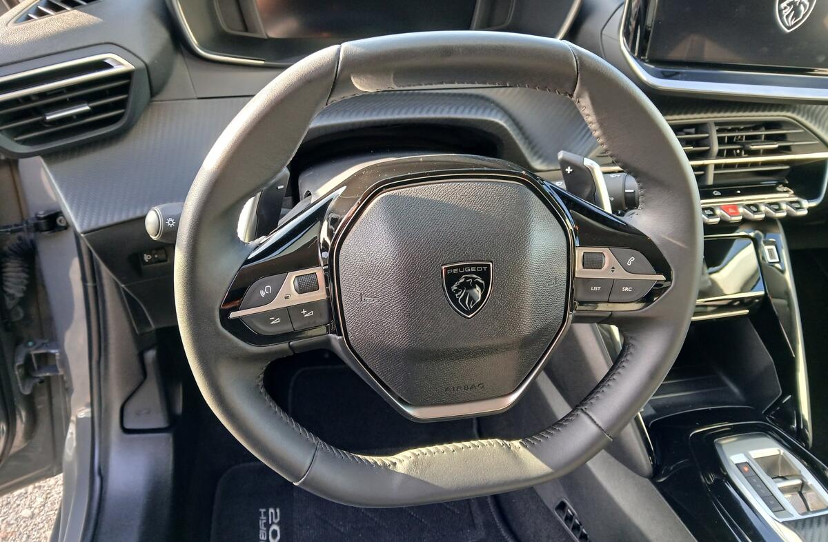 PEUGEOT 208 1.2 Hybrid Allure e-DCS6