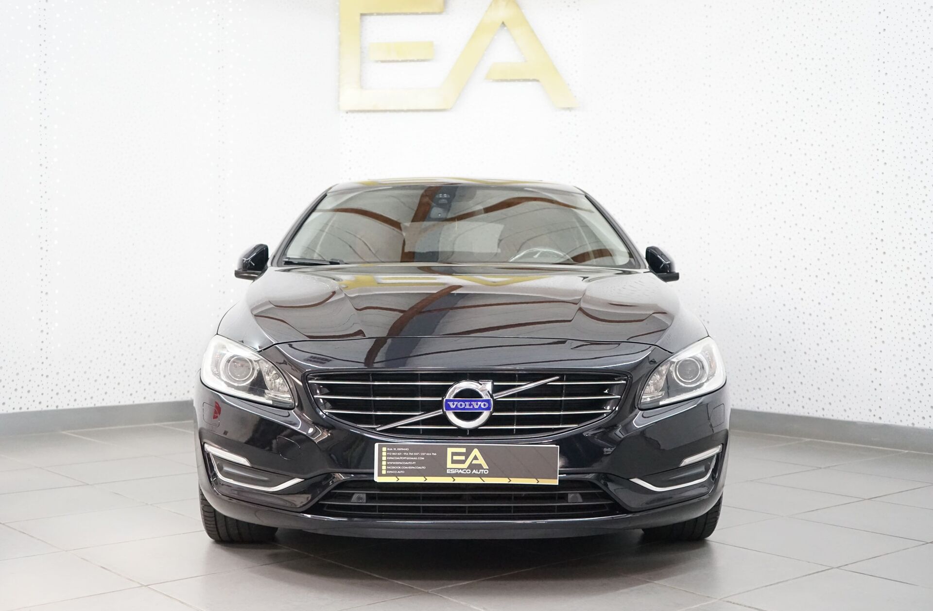VOLVO V60 2.4 D6 Summum AWD Phev