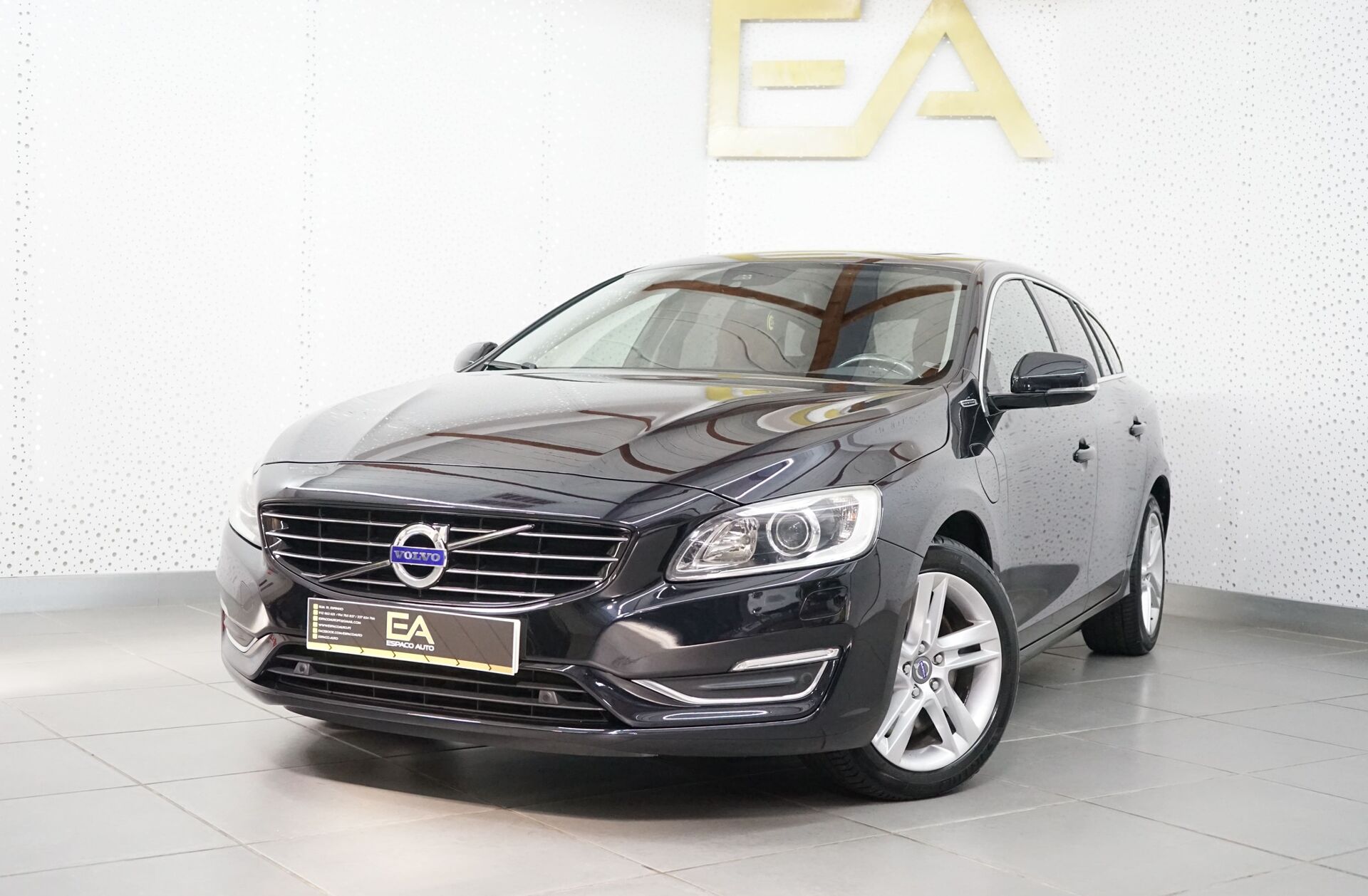 VOLVO V60 2.4 D6 Summum AWD Phev