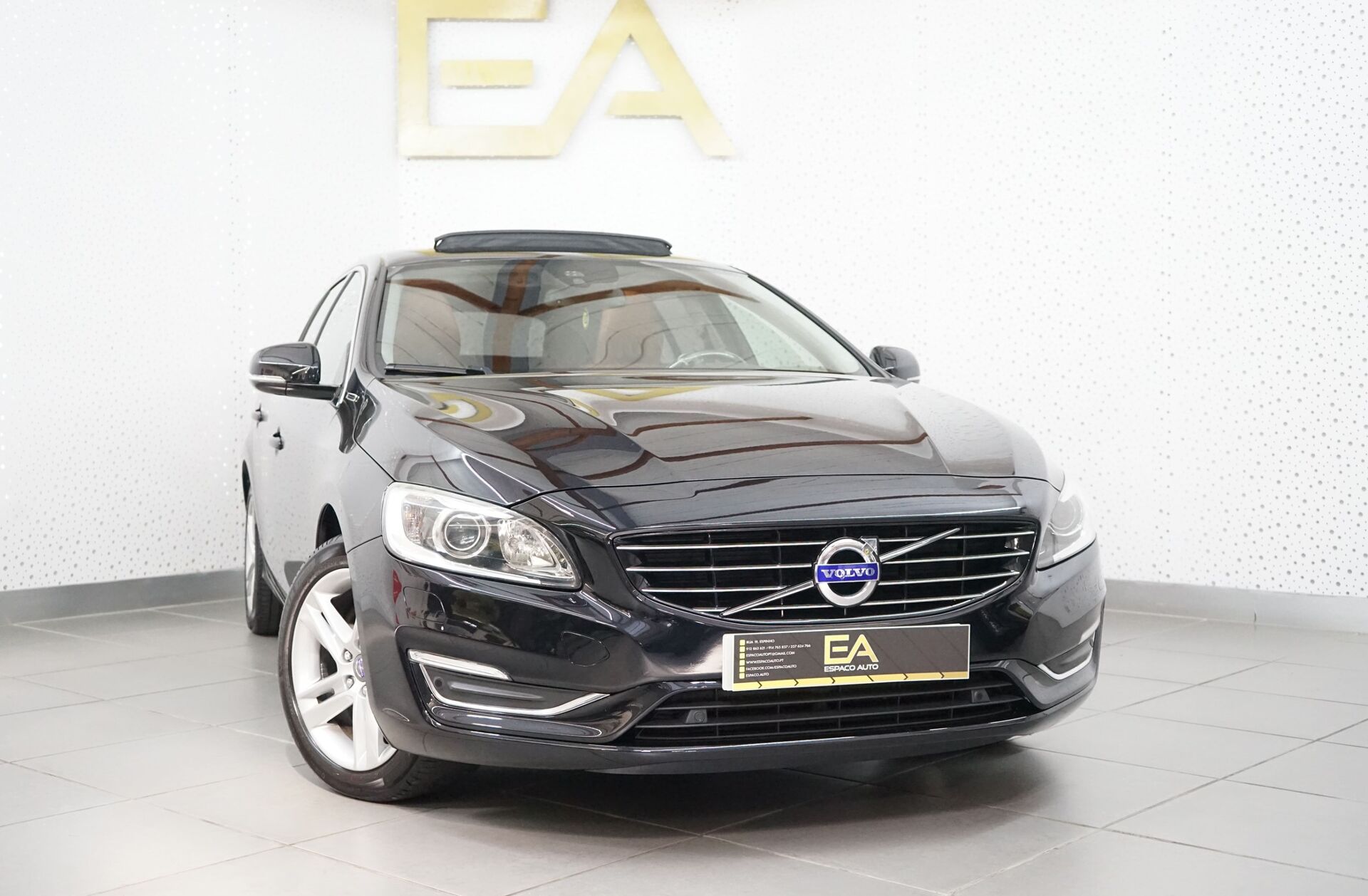 VOLVO V60 2.4 D6 Summum AWD Phev