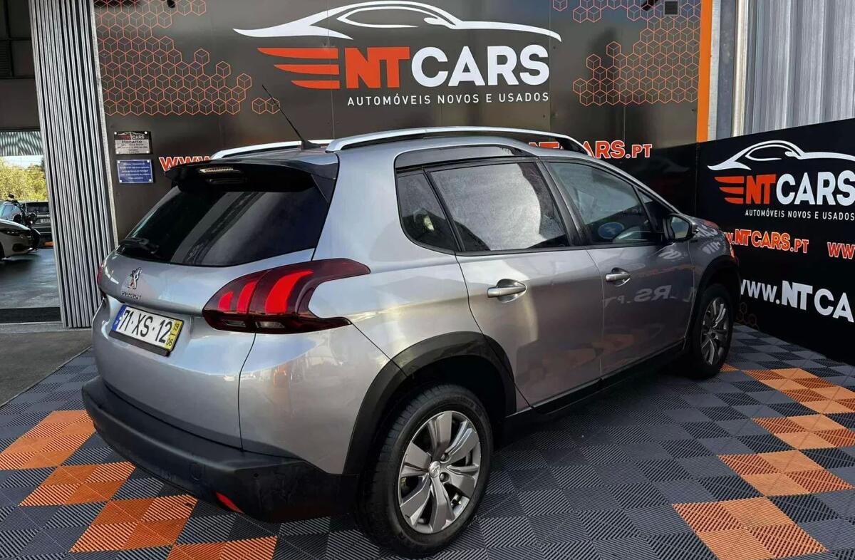 PEUGEOT 2008 1.2 PureTech Signature