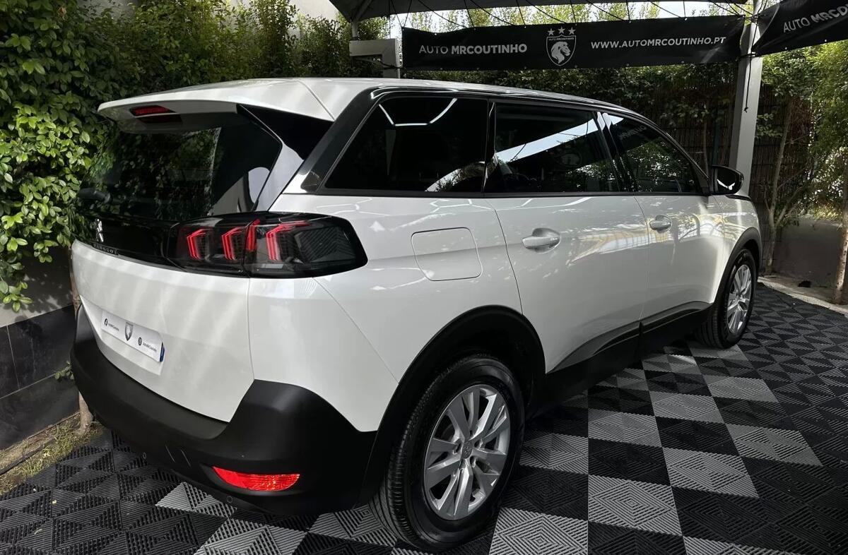 PEUGEOT 5008 1.2 PureTech Active Pack