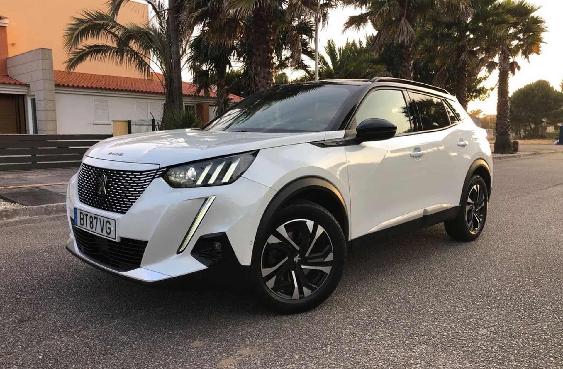 PEUGEOT 2008 e- 50 kWh GT