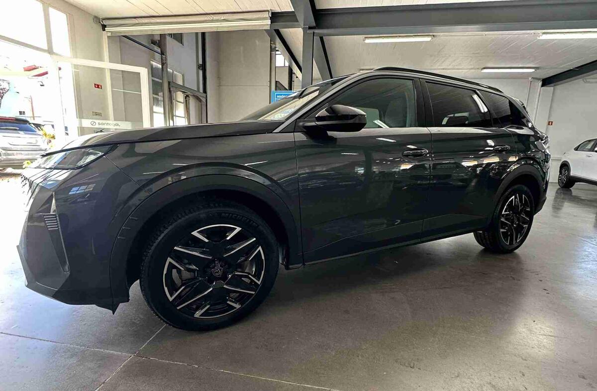 PEUGEOT 5008 1.2 Hybrid Allure e-DCS6