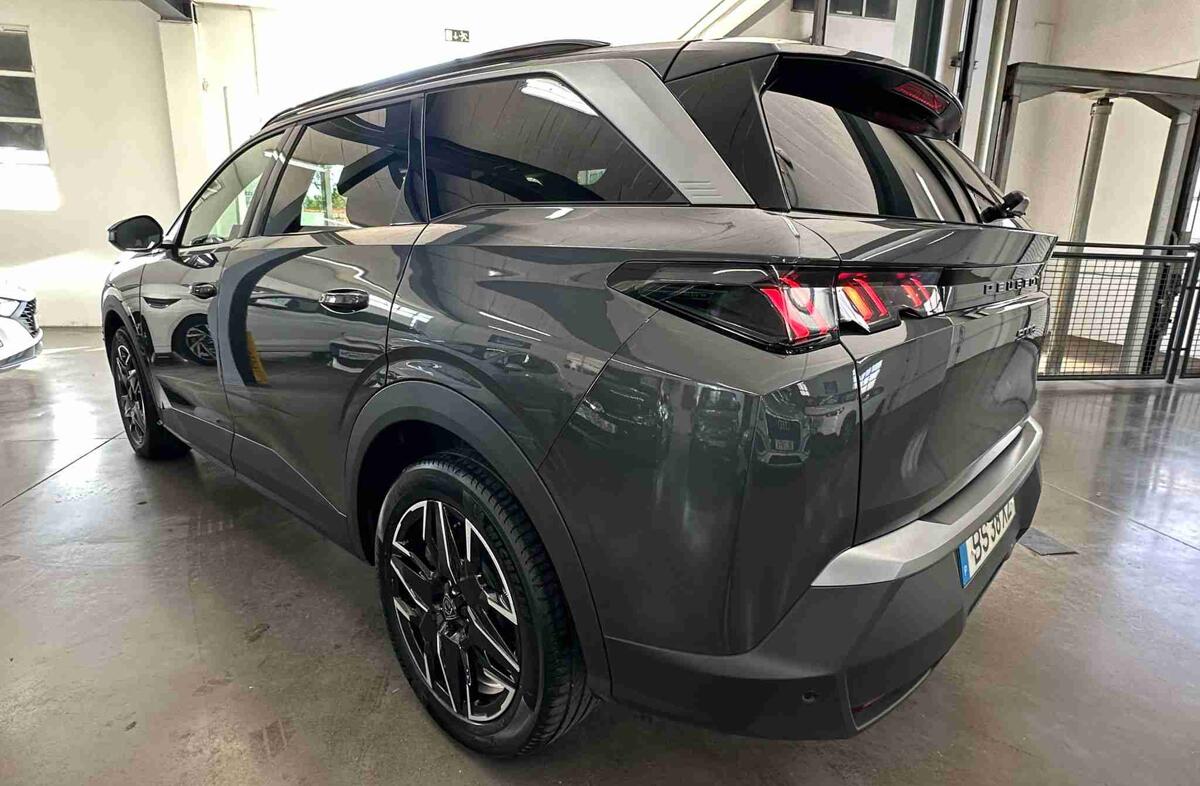 PEUGEOT 5008 1.2 Hybrid Allure e-DCS6