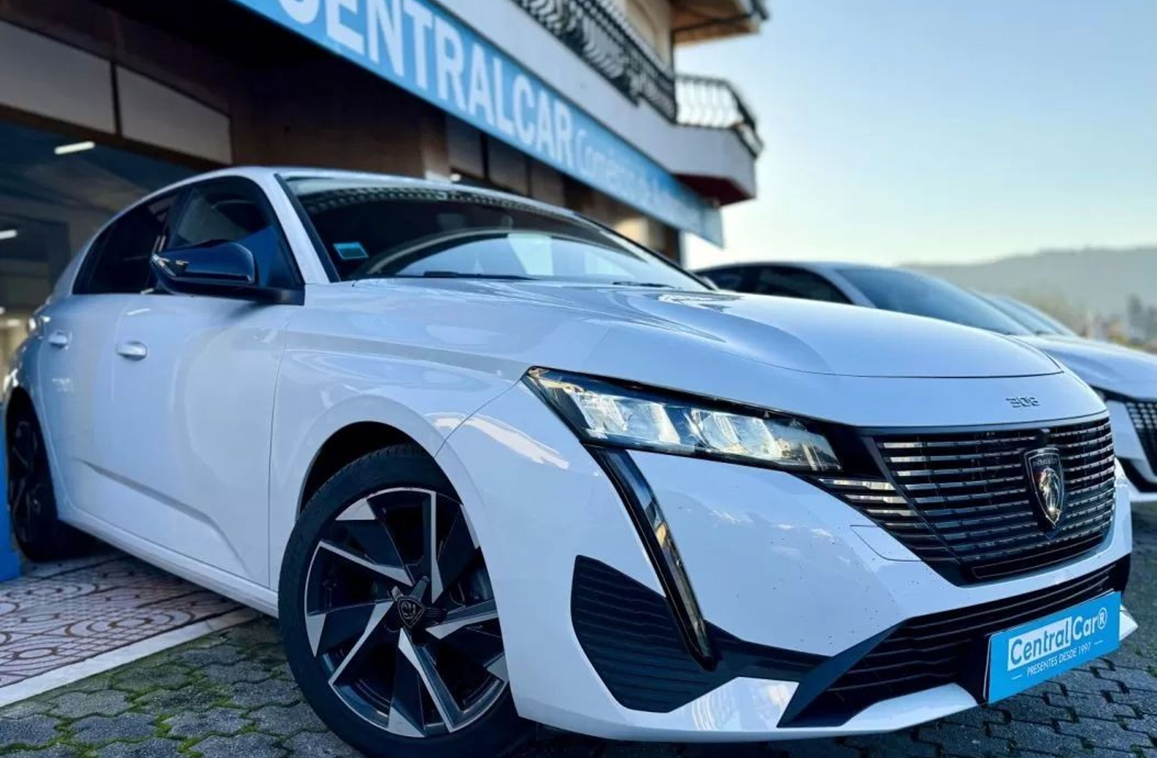 PEUGEOT 308 1.2 PureTech Allure 130Cv | GPS | CÂMARA | CARPLAY