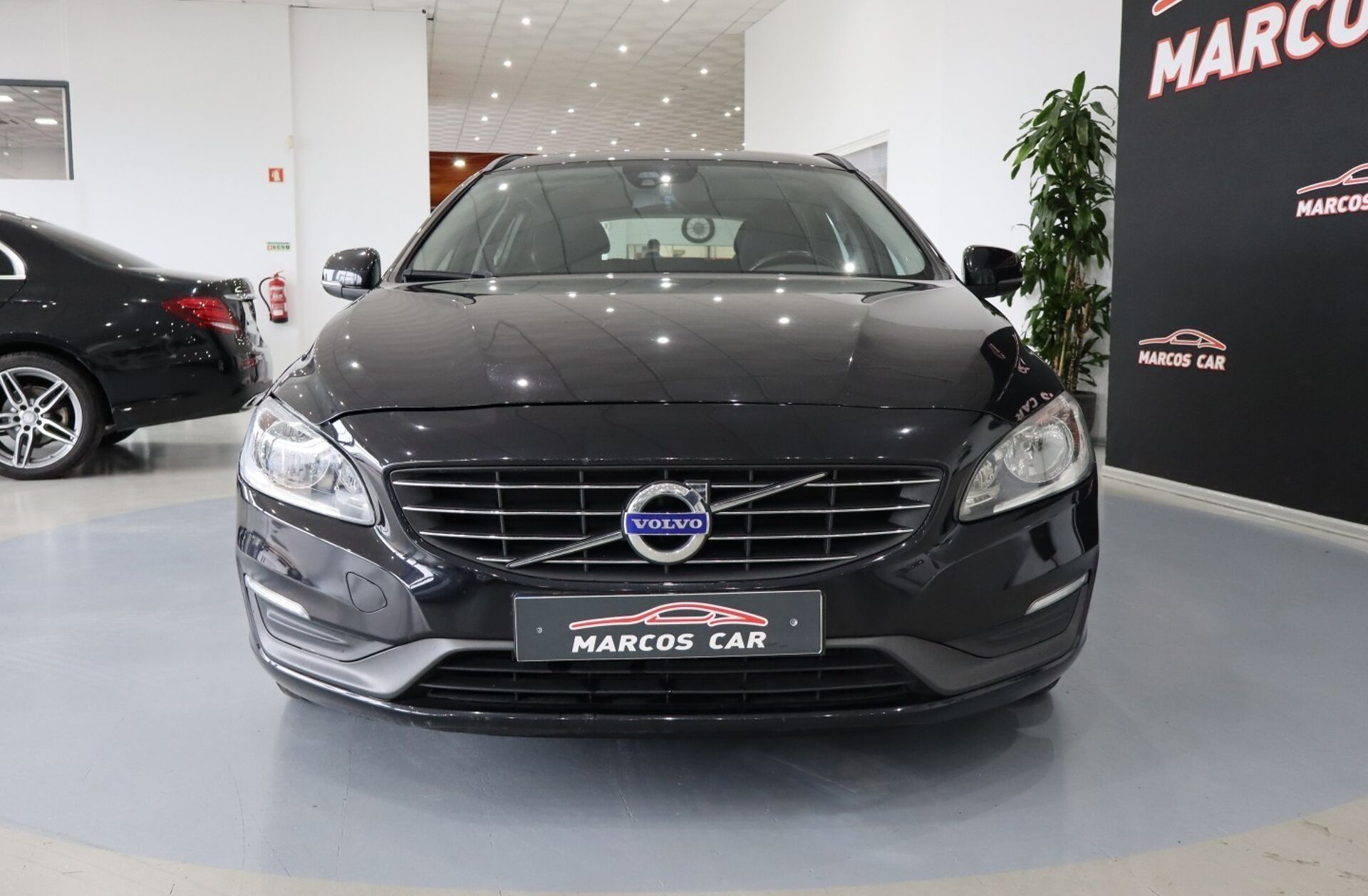 VOLVO V60 1.6 D2 Momentum Eco