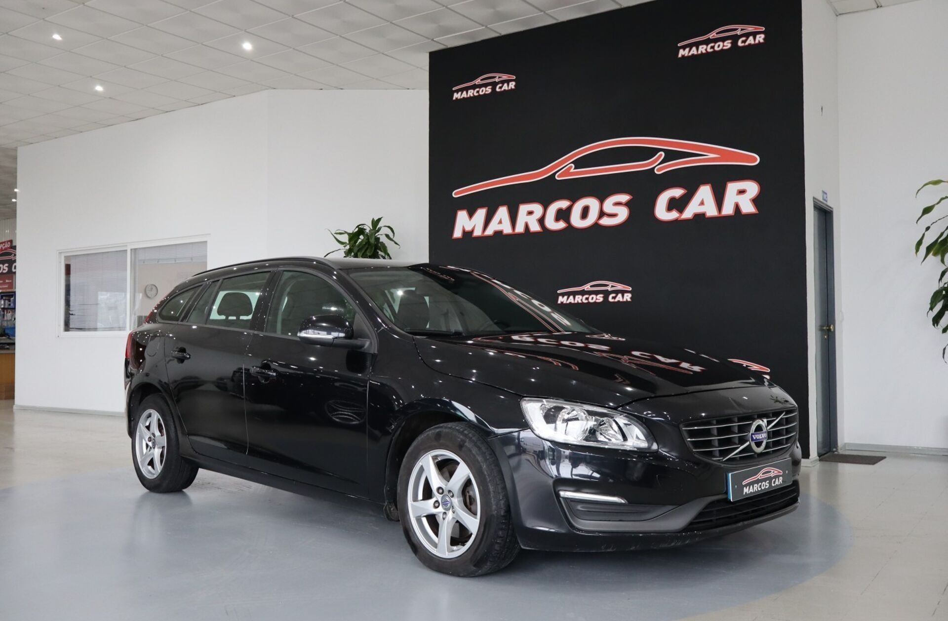 VOLVO V60 1.6 D2 Momentum Eco