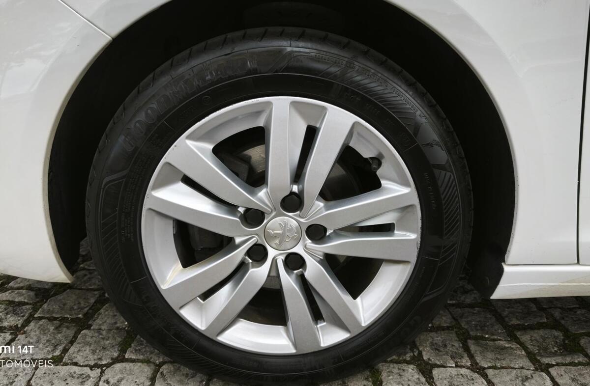 PEUGEOT 308 1.5 BlueHDi Style