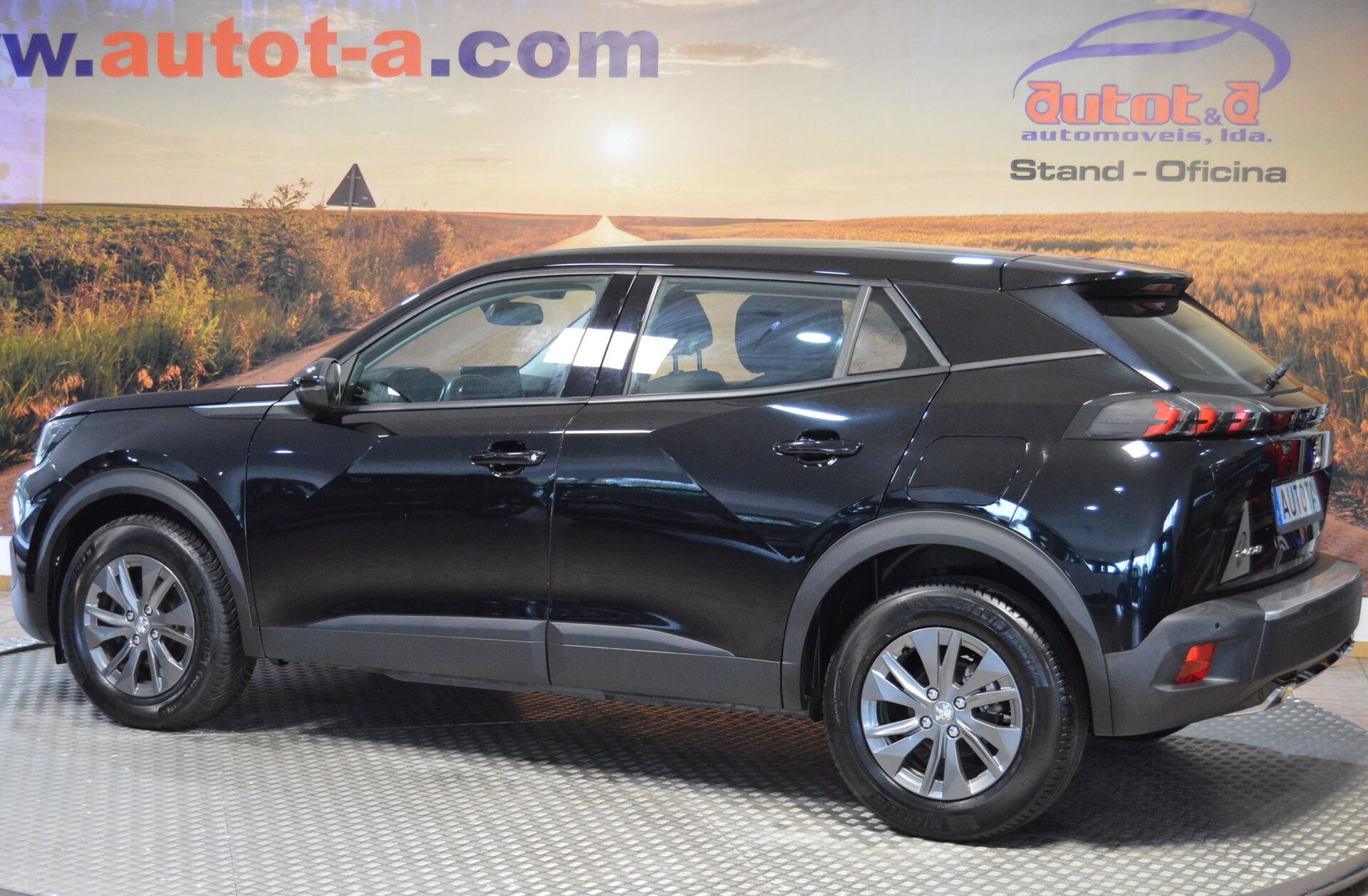 PEUGEOT 2008 1.2 PureTech Active Pack