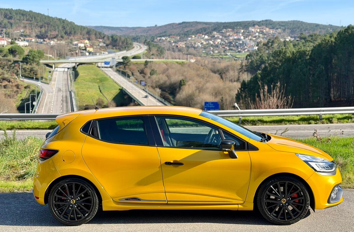 RENAULT Clio 1.6 T RS Trophy EDC