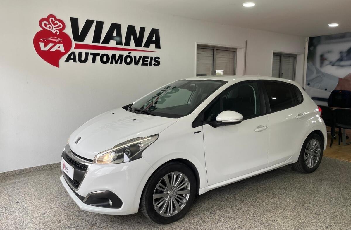 PEUGEOT 208 1.2 PureTech Signature