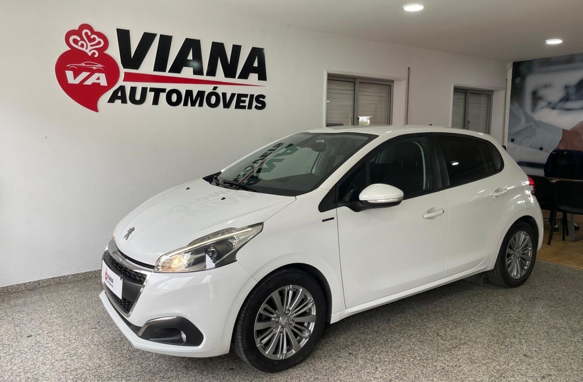 PEUGEOT 208 1.2 PureTech Signature